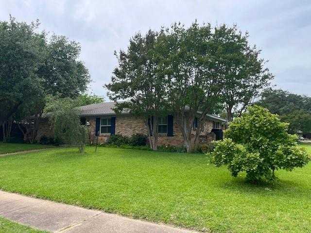 2701 Chadwick Dr - Photo 3 of 27