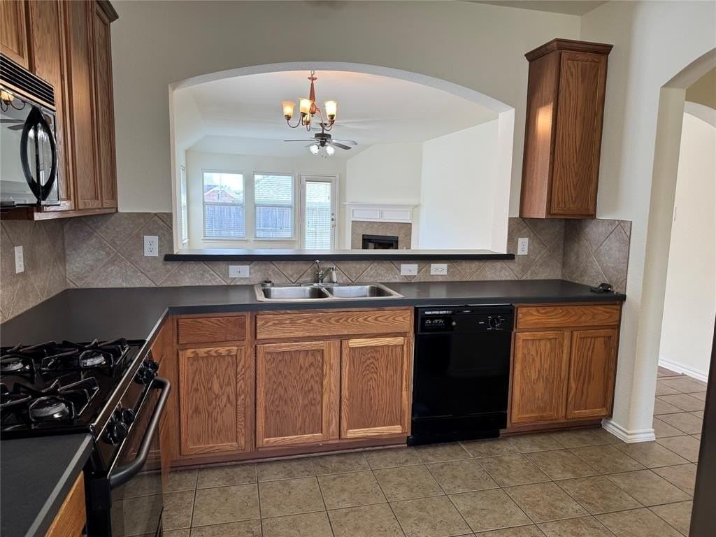 4512 Chris Dr - Photo 5 of 16