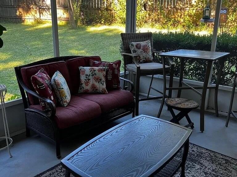 2 Crescent Ct - Photo 4 of 15