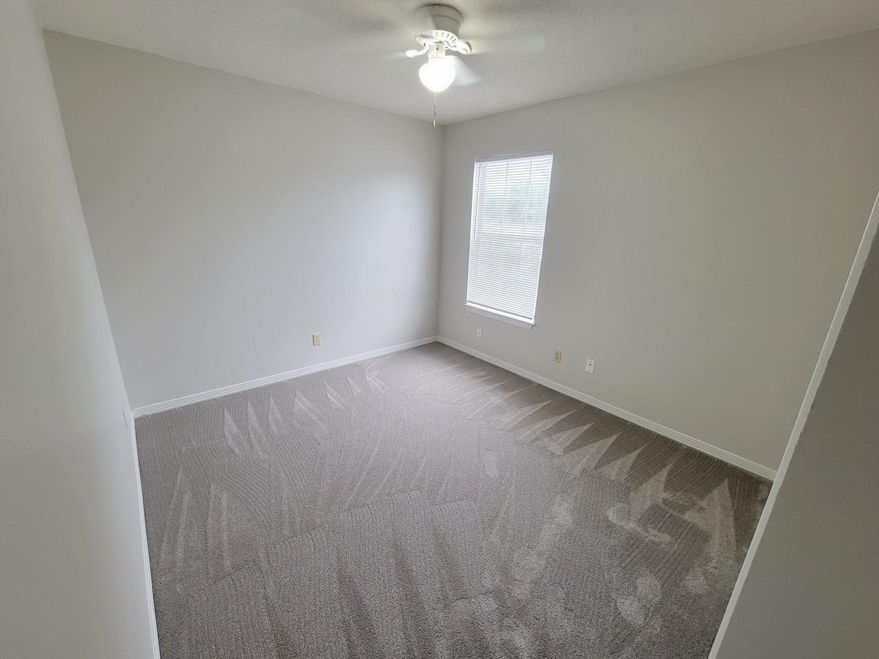 313 Rue Dianne - Photo 4 of 11