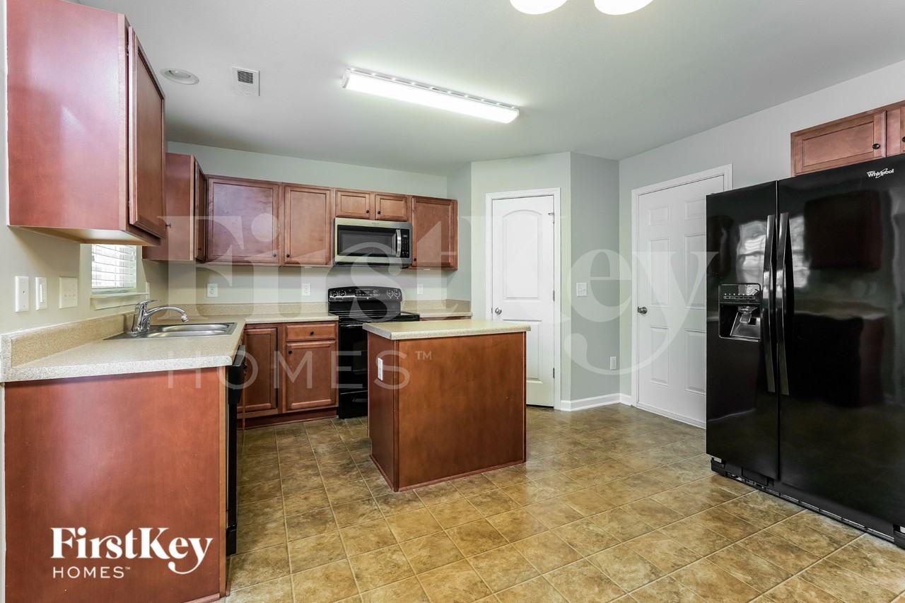 6600 Maderia Ct - Photo 5 of 19