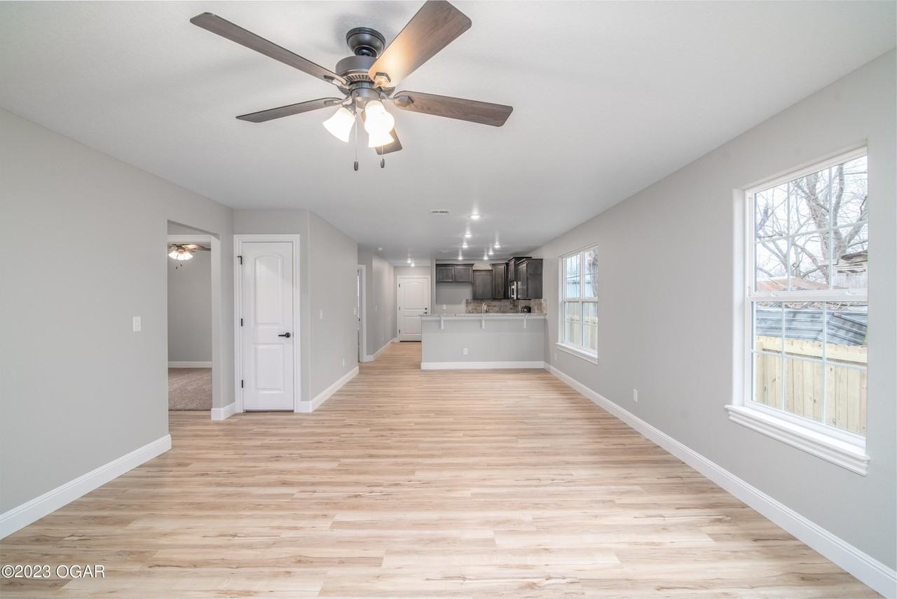 623 W Junge Blvd - Photo 2 of 17
