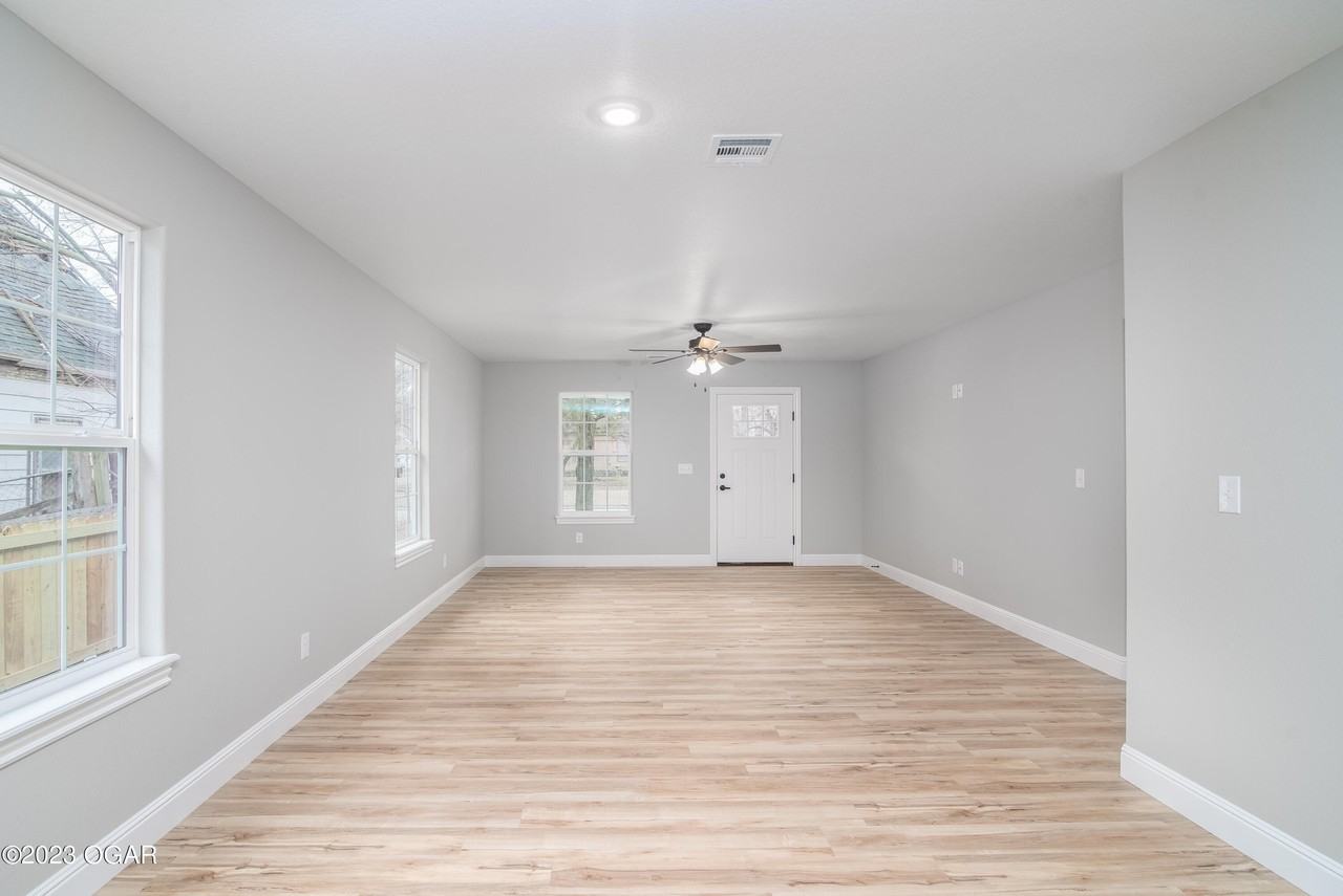 623 W Junge Blvd - Photo 4 of 17