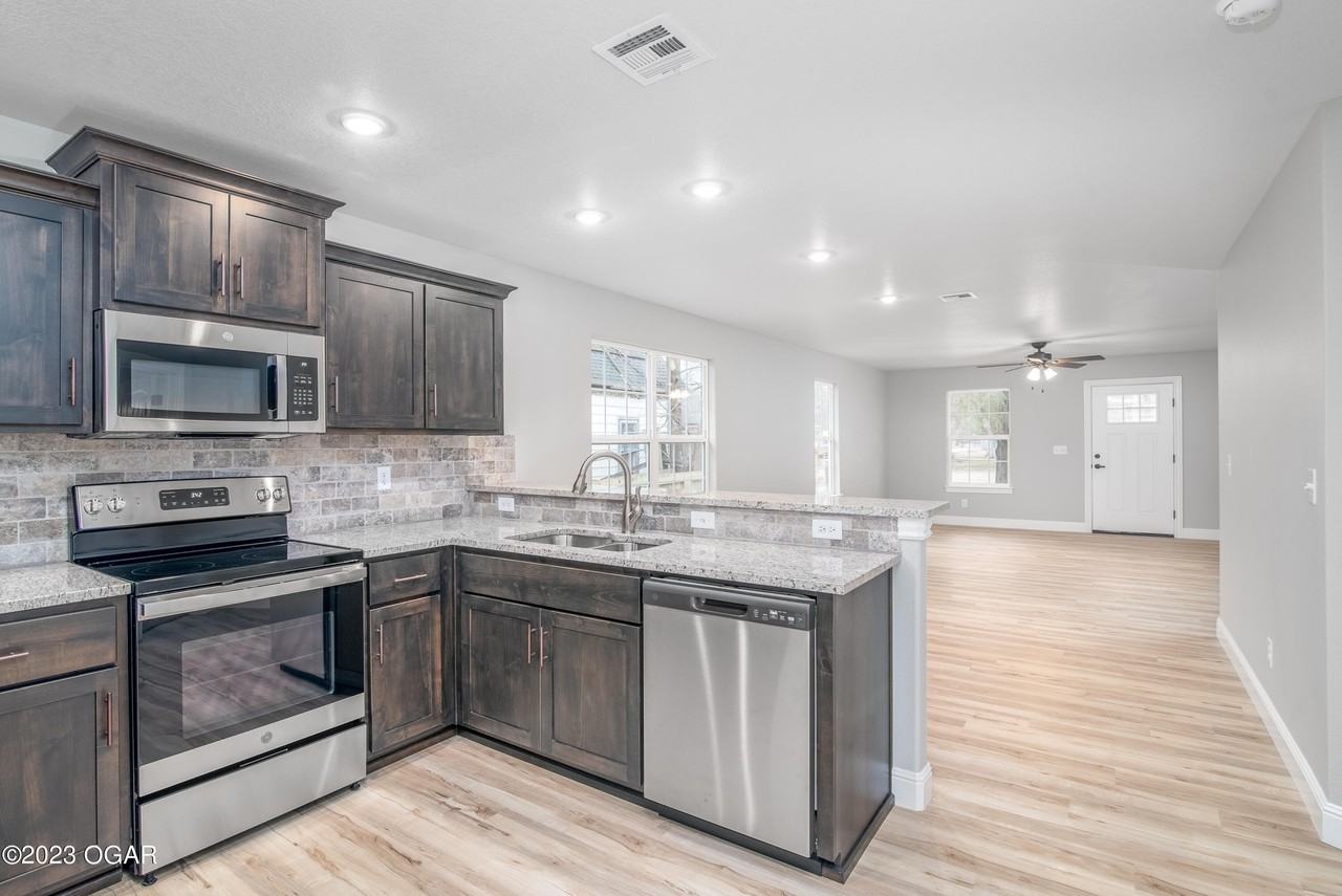 623 W Junge Blvd - Photo 5 of 17