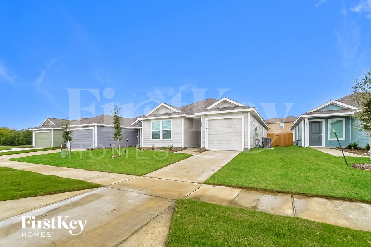 1333 Plum Rd - Photo 2 of 16