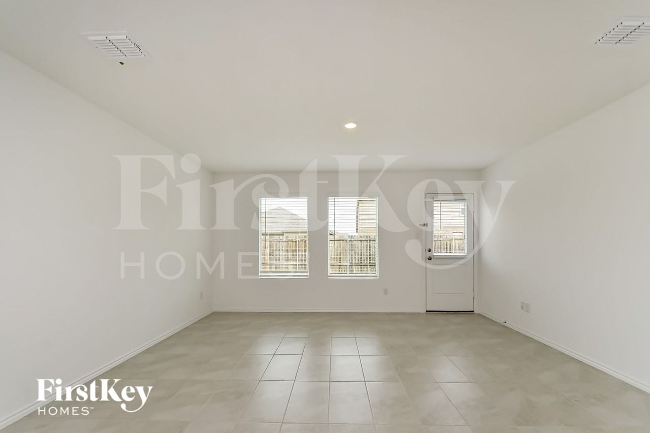 1333 Plum Rd - Photo 4 of 16