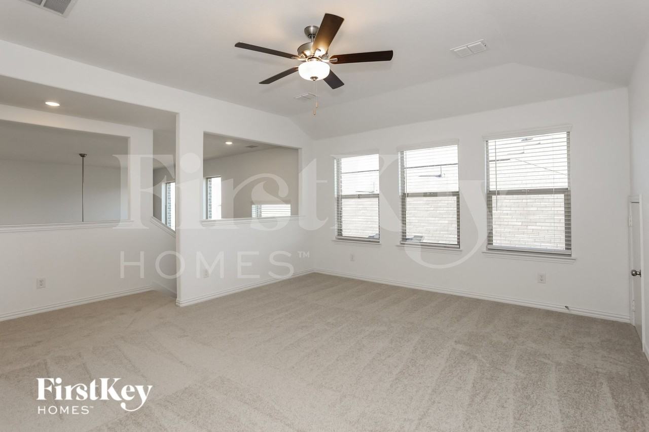 10049 Elkhorn Dr - Photo 7 of 16