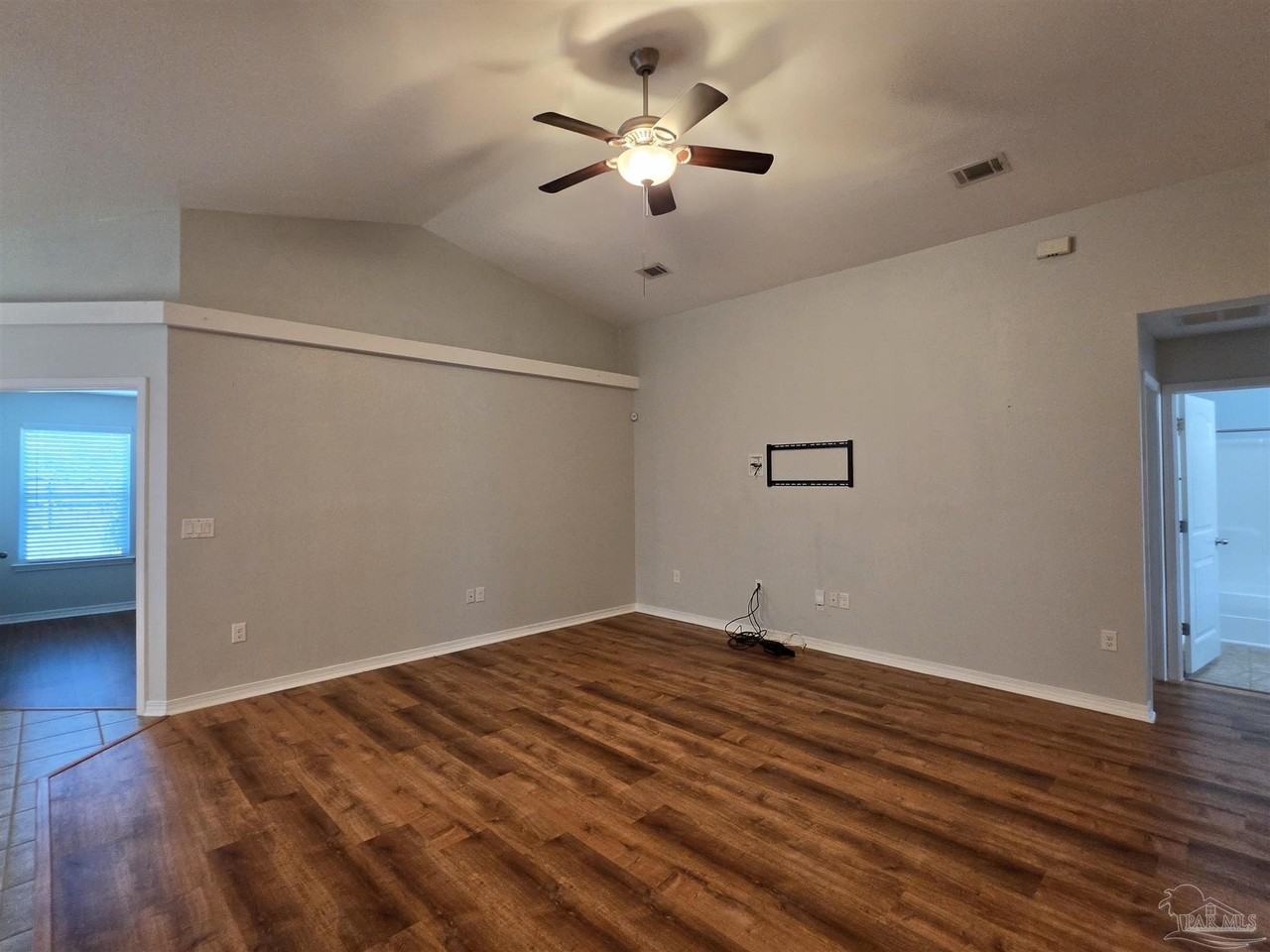5574 Peach Dr - Photo 4 of 21