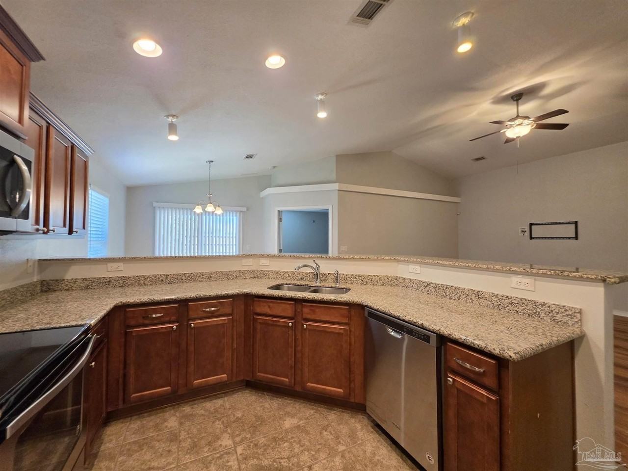 5574 Peach Dr - Photo 6 of 21
