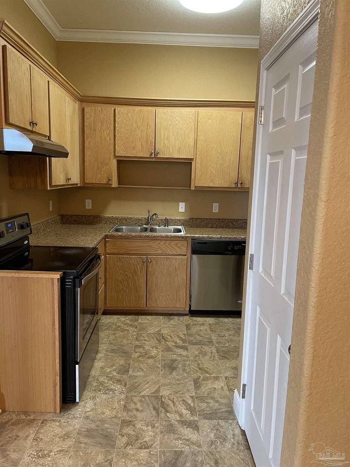 542 S 72nd Ave #C - Photo 2 of 18