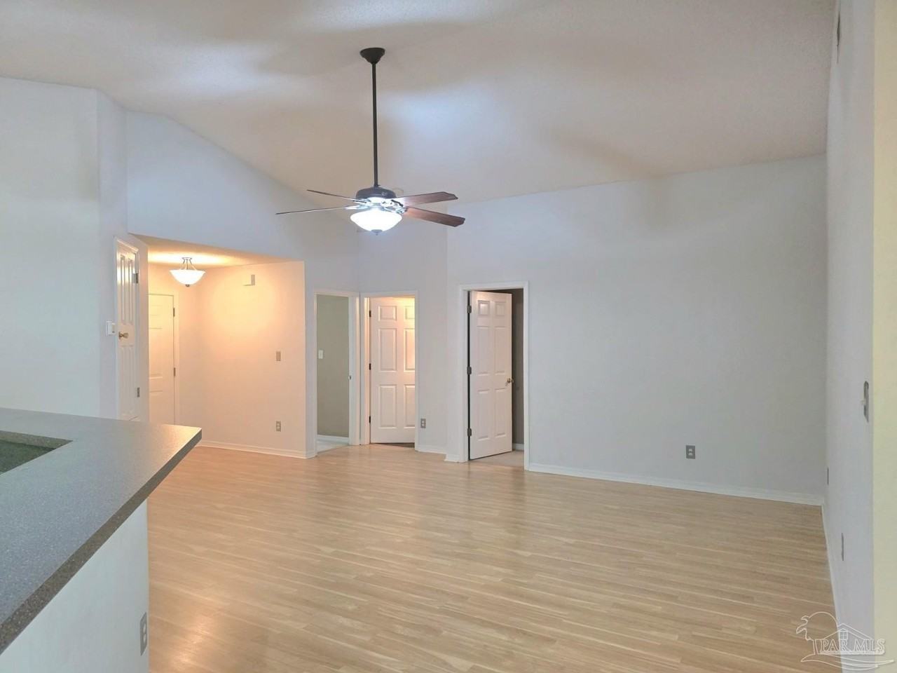 1059 Simpson St - Photo 2 of 24