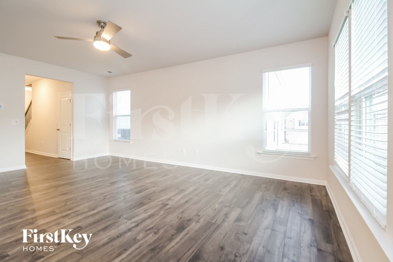 1003 Mission Hill Ln - Photo 4 of 16
