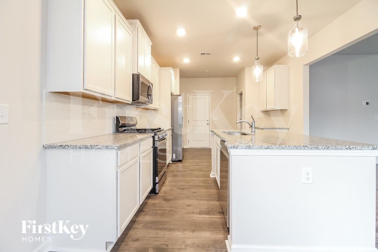 1003 Mission Hill Ln - Photo 5 of 16