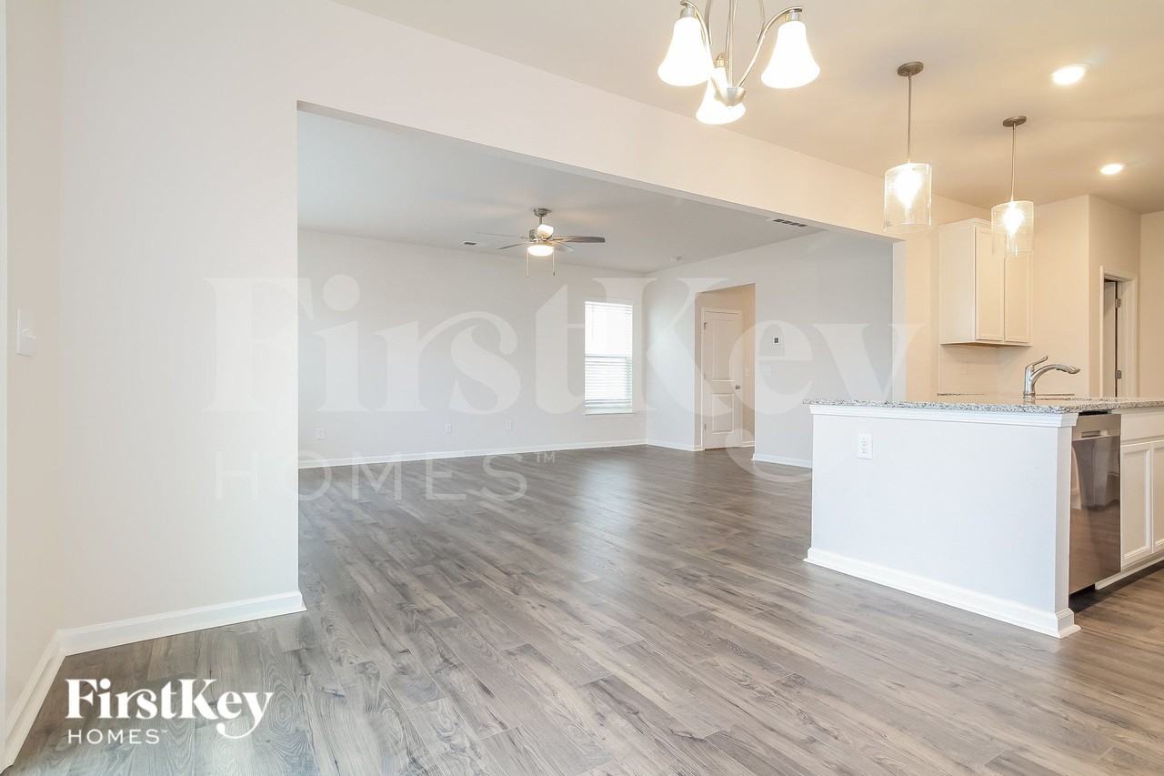 604 Goldburn Way - Photo 4 of 15