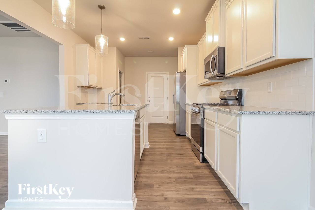 604 Goldburn Way - Photo 5 of 15