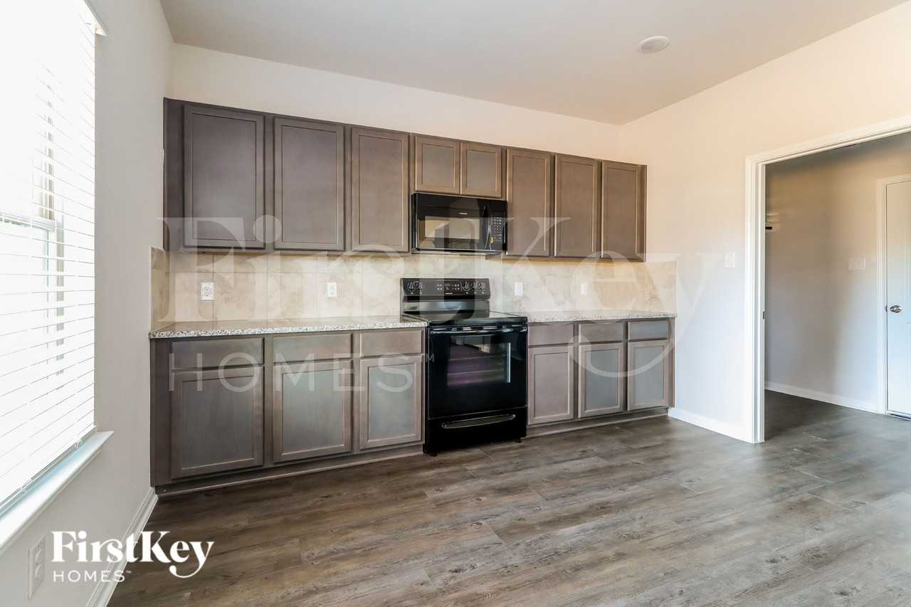 14705 Country Club Dr - Photo 6 of 16