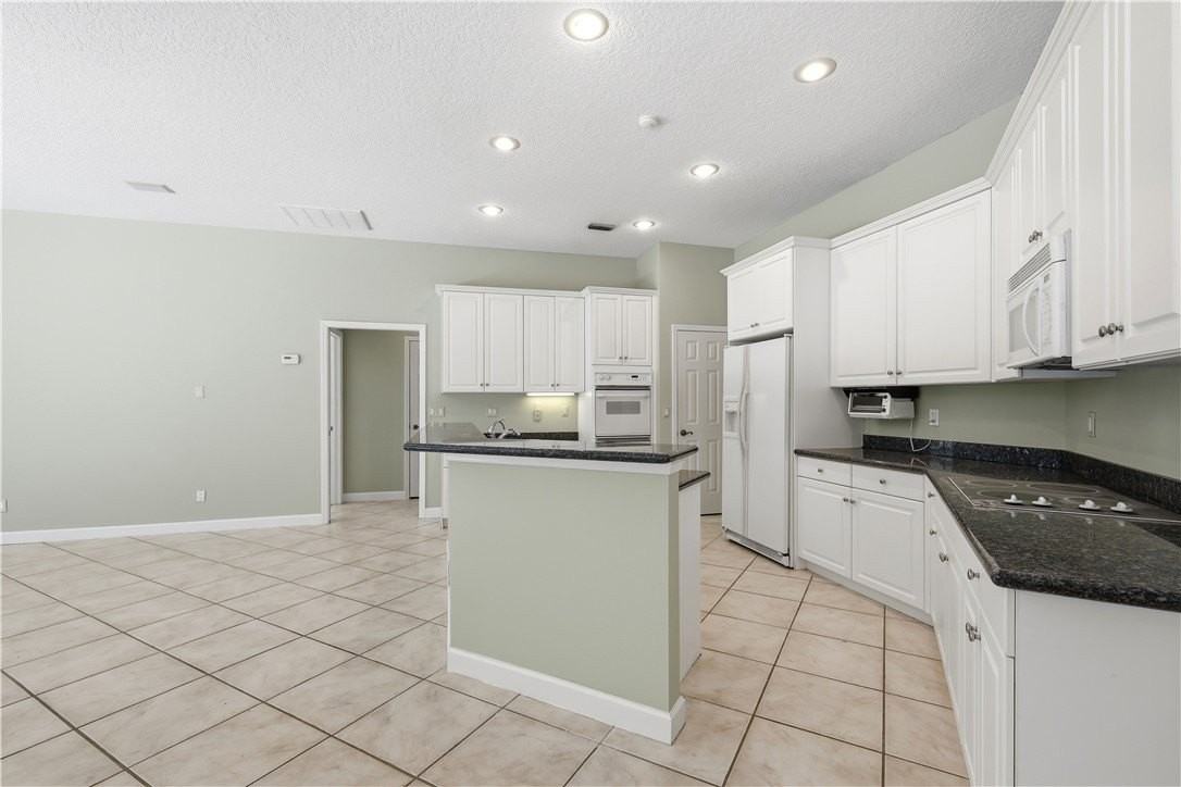 140 N White Jewel Ct - Photo 6 of 23