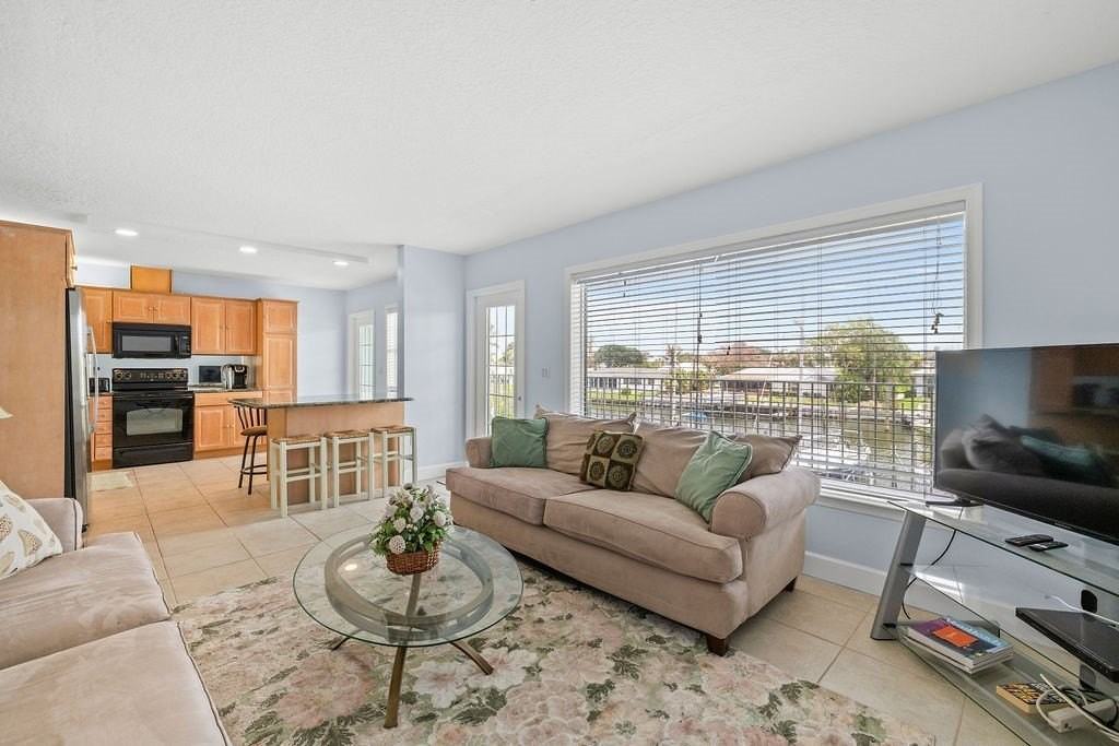 23 Royal Palm Pt #B - Photo 5 of 35