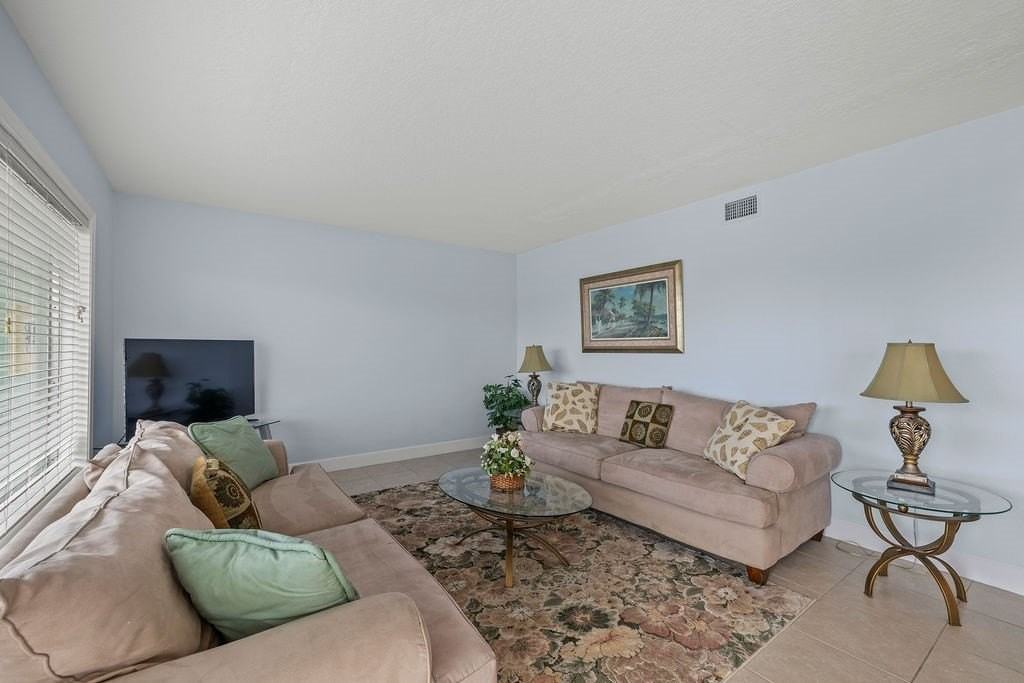 23 Royal Palm Pt #B - Photo 6 of 35