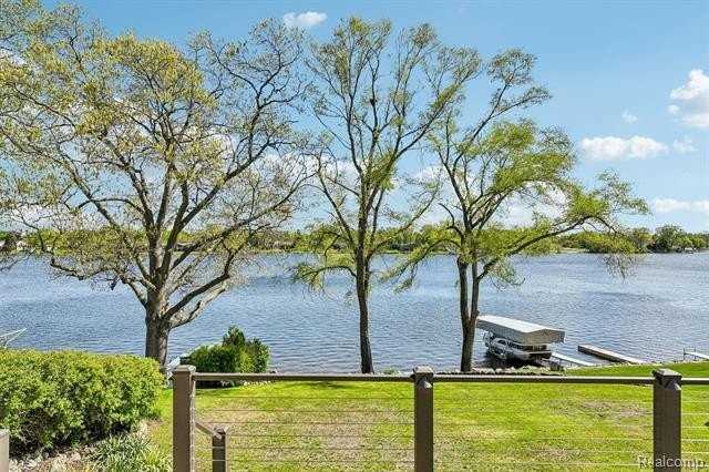 3641 Mann Rd - Photo 3 of 50
