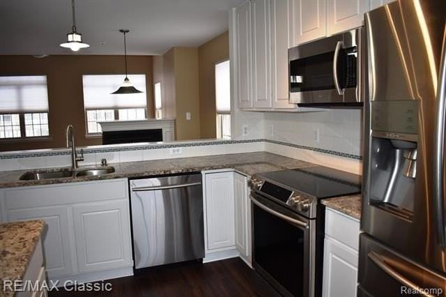 436 Boardwalk Dr - Photo 3 of 38