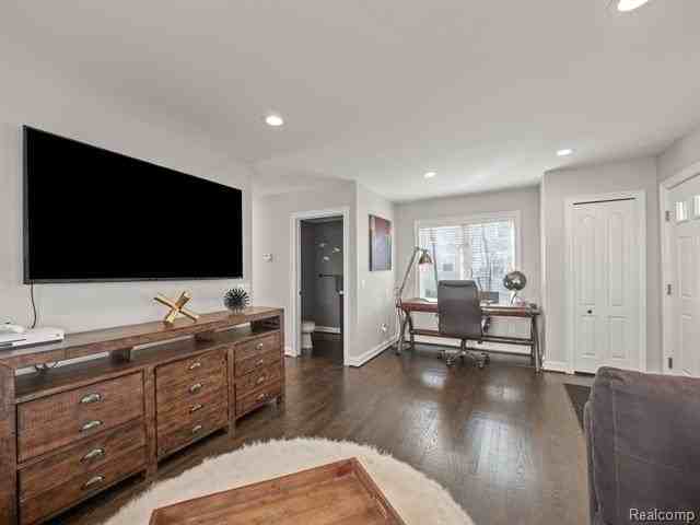 342 E Frank St - Photo 4 of 23