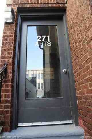 271 W Maple Rd - Photo 2 of 11