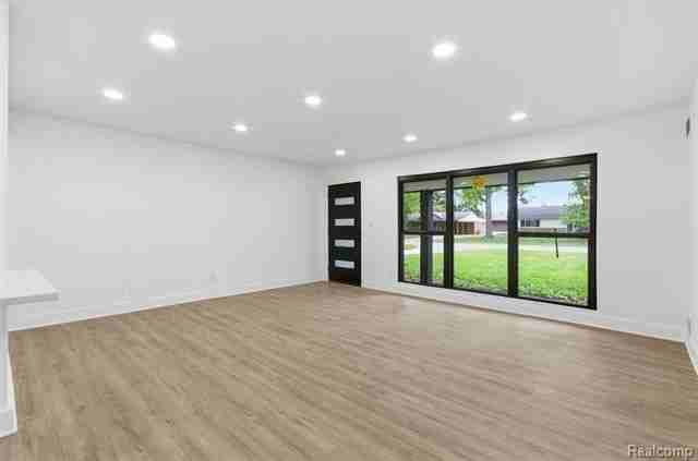 2483 Walce Dr - Photo 3 of 18