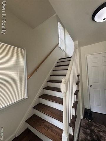 8083 Mendota St - Photo 2 of 12