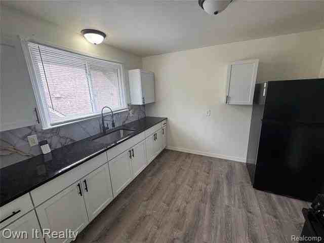 8083 Mendota St - Photo 3 of 12