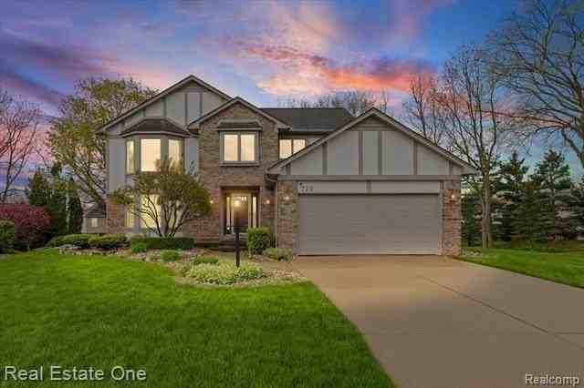 720 Essex Dr - Photo 2 of 48