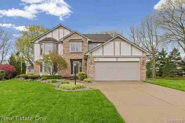 720 Essex Dr - Photo 3 of 48