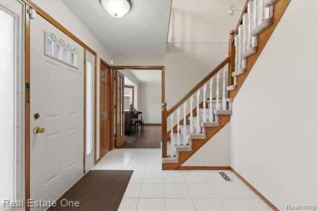 720 Essex Dr - Photo 4 of 48