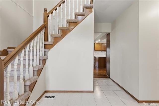 720 Essex Dr - Photo 5 of 48