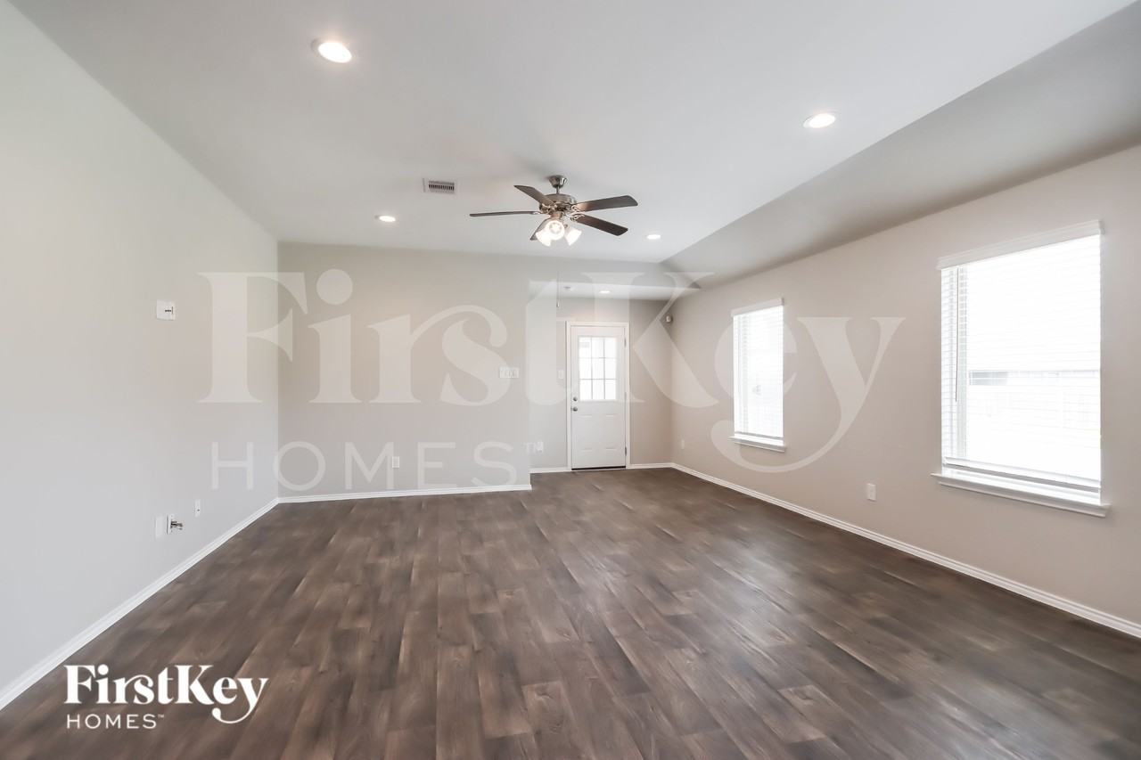 23435 Harrow Field Ln - Photo 3 of 15