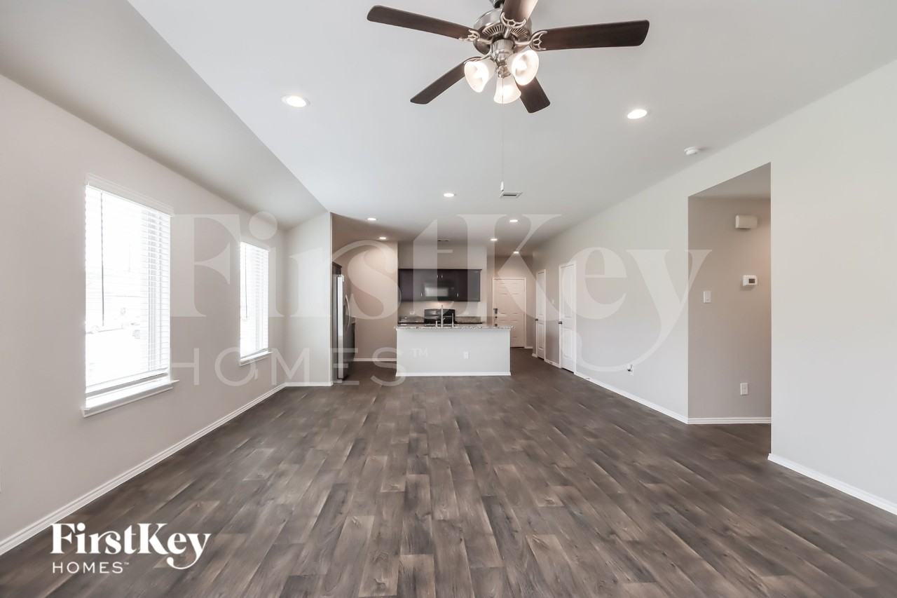 23435 Harrow Field Ln - Photo 4 of 15