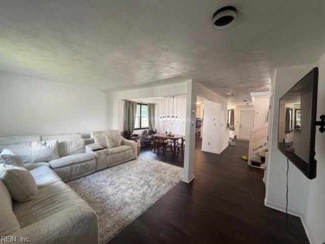525 Kilby Ave - Photo 2 of 24