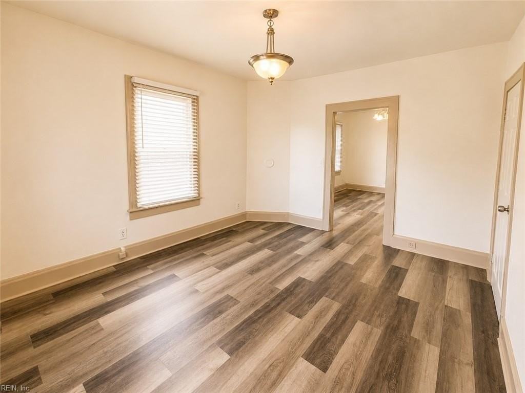 1009 Jackson Ave - Photo 5 of 9