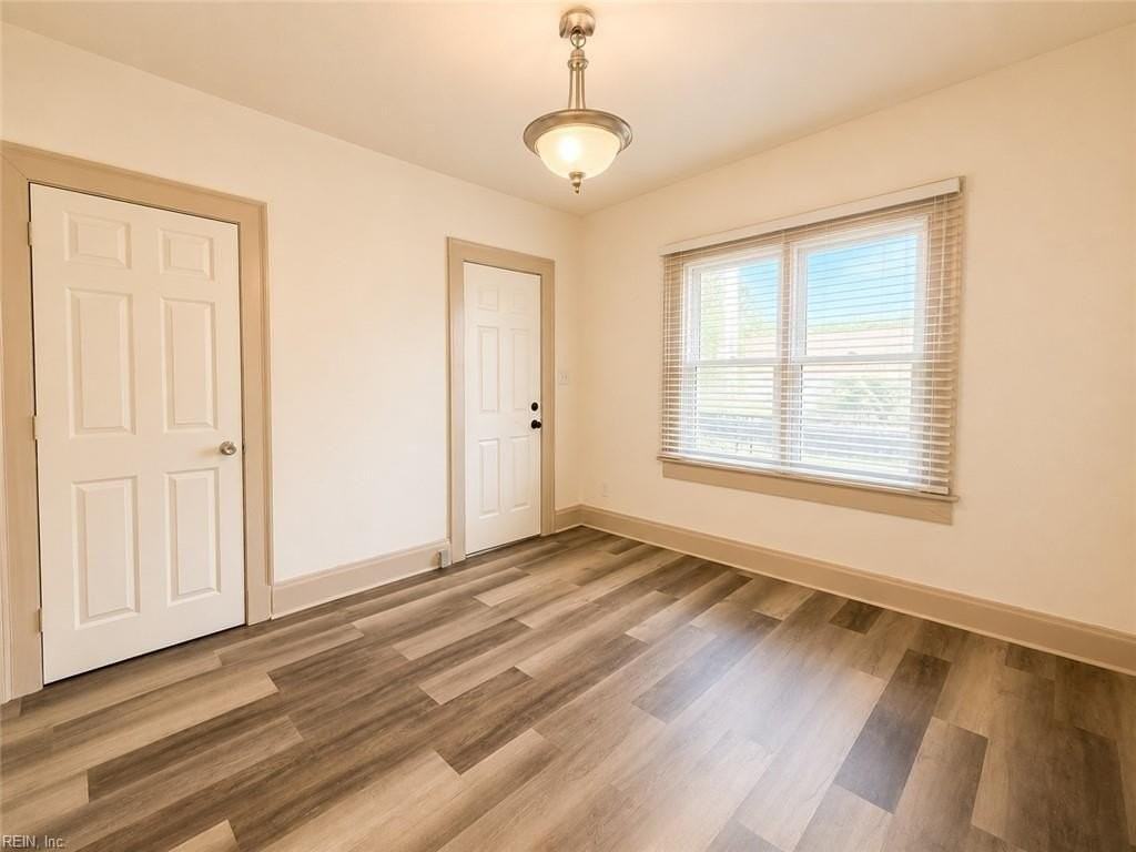 1009 Jackson Ave - Photo 6 of 9