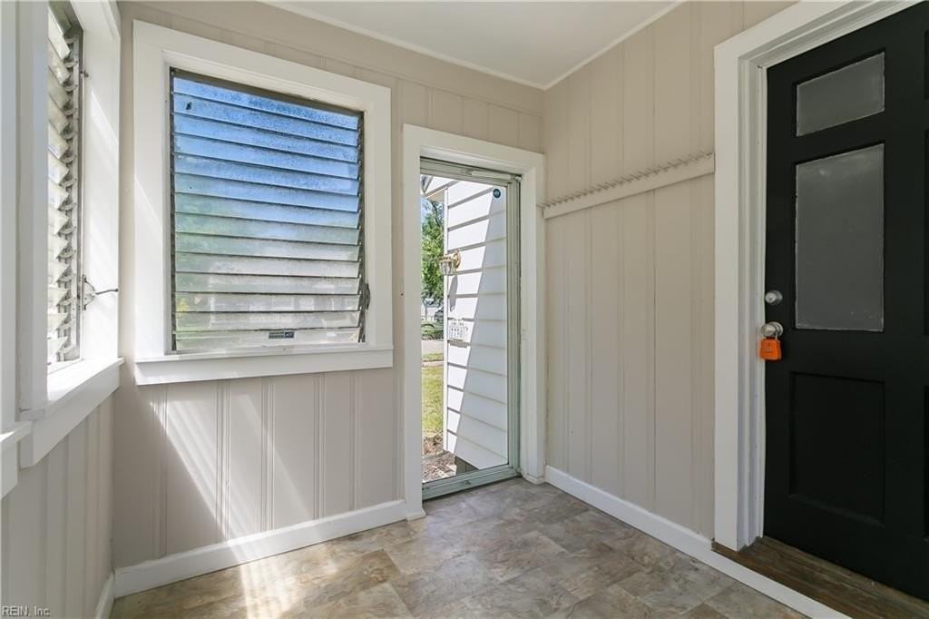 7730 Ruthven Rd - Photo 4 of 29