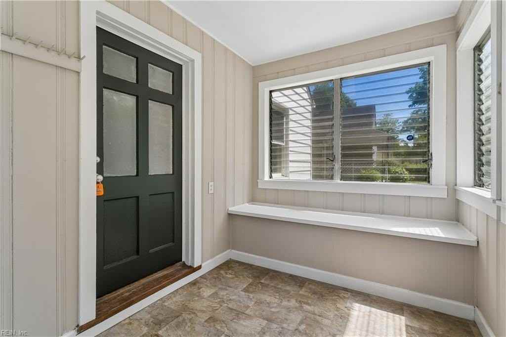 7730 Ruthven Rd - Photo 5 of 29