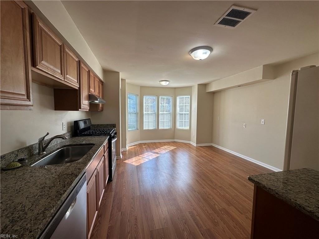 3205 Chicory Ct - Photo 4 of 15