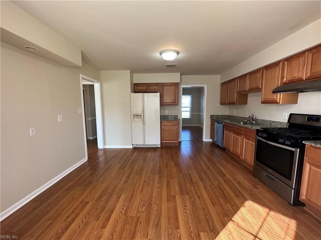 3205 Chicory Ct - Photo 5 of 15