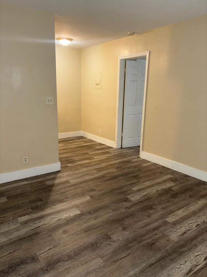 317 N 61st Ter #6 - Photo 6 of 9
