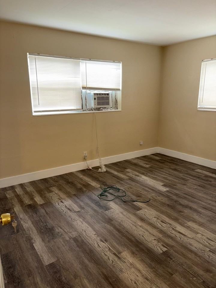 317 N 61st Ter #6 - Photo 7 of 9