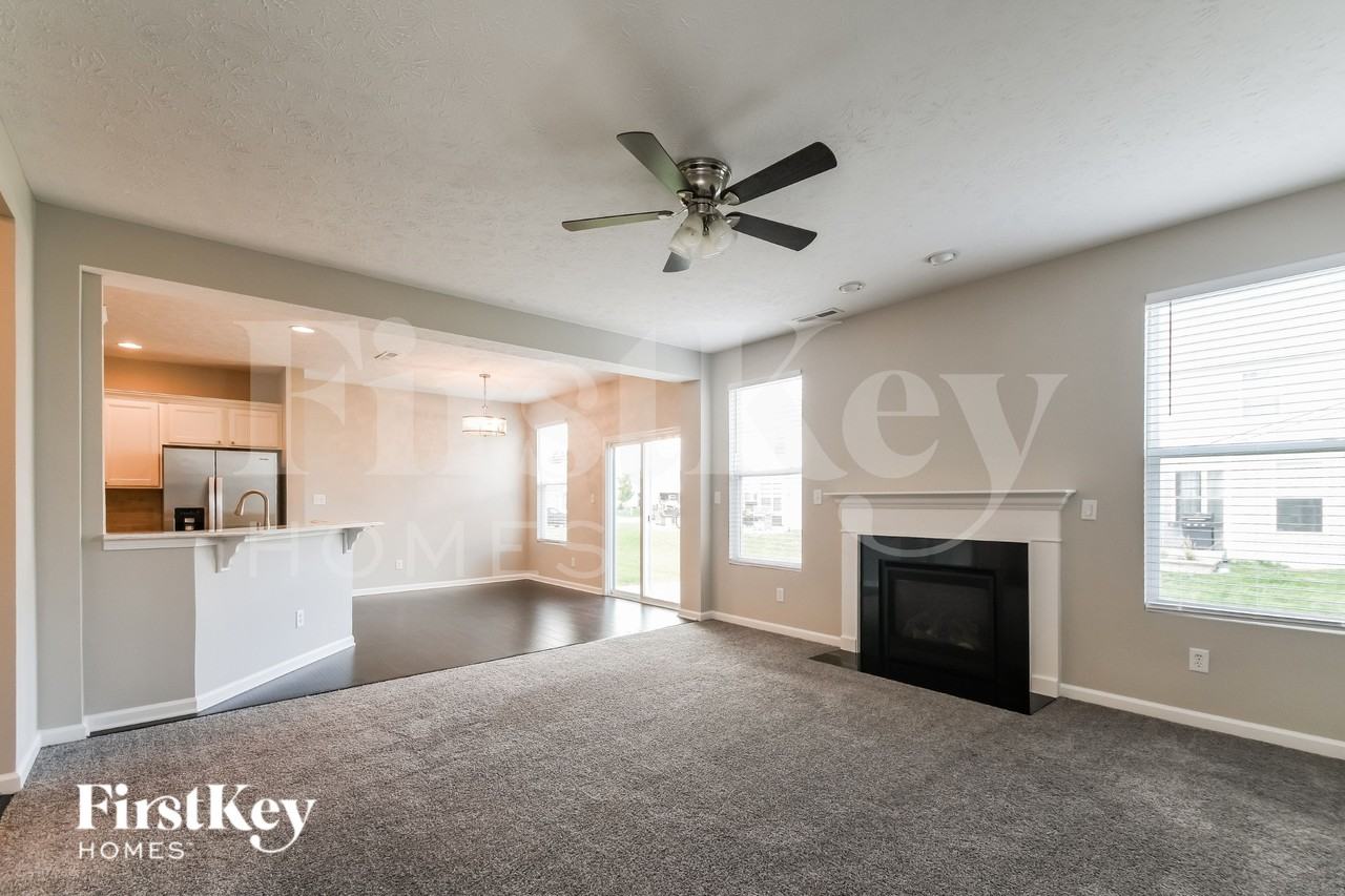 5770 Pebblebrooke Rd - Photo 4 of 15