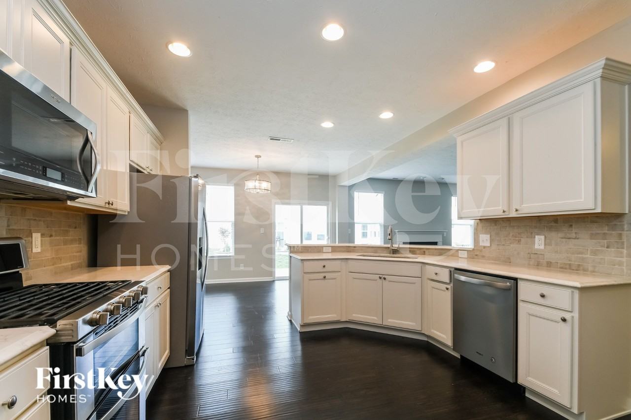 5770 Pebblebrooke Rd - Photo 6 of 15