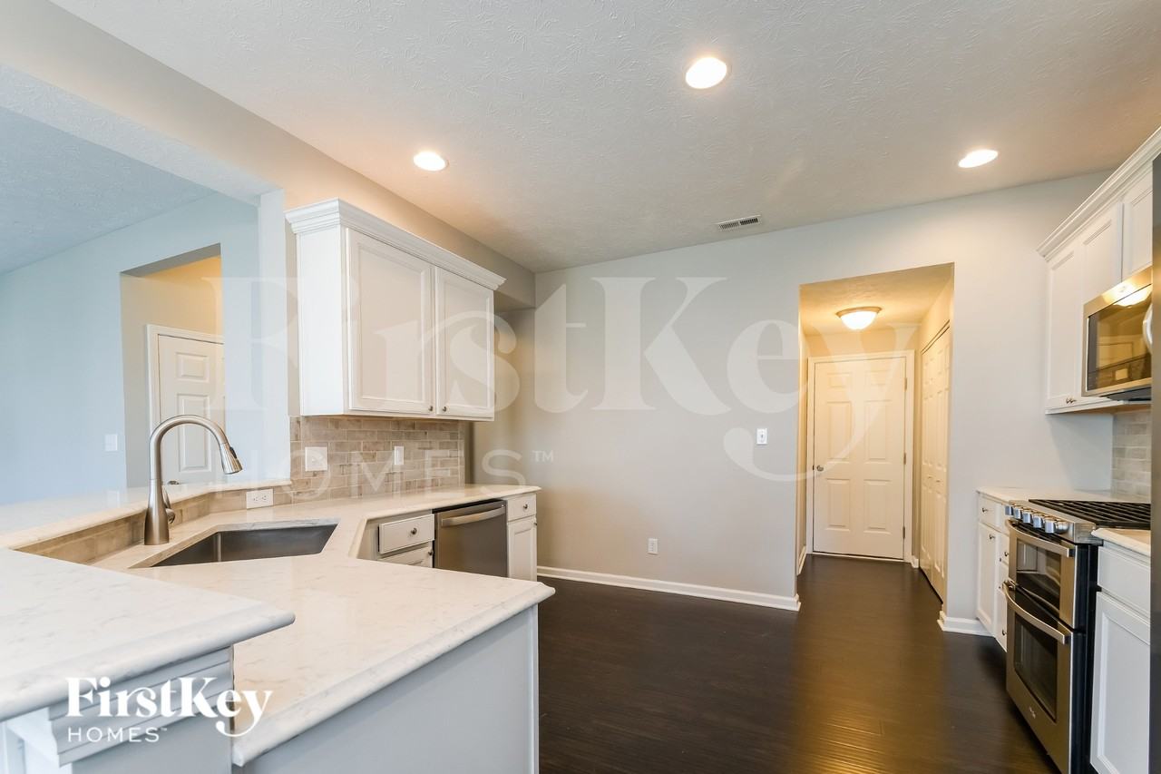 5770 Pebblebrooke Rd - Photo 7 of 15