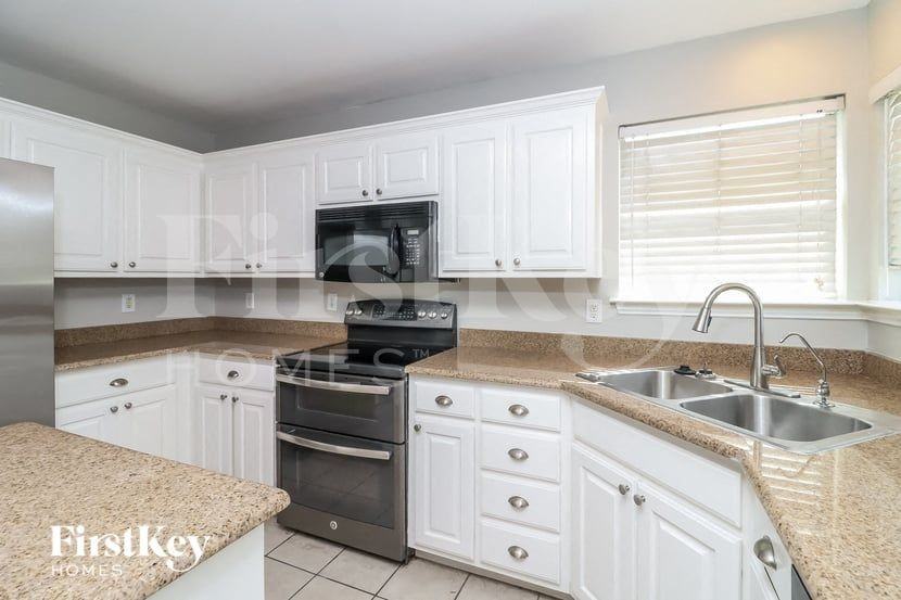 911 Joshua Dr - Photo 7 of 15