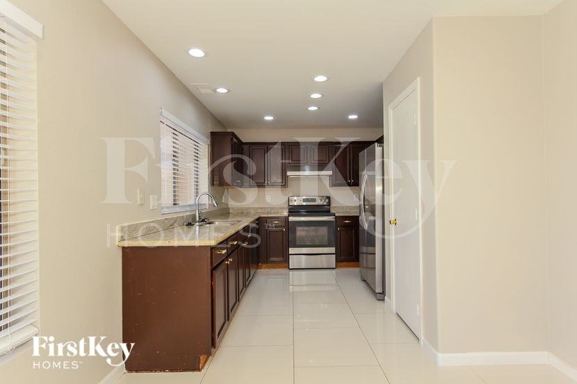 7159 W Stella Ave - Photo 7 of 18